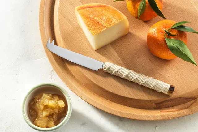 Mila Maurizi Mise en Place Fiordaliso coltello formaggio corno