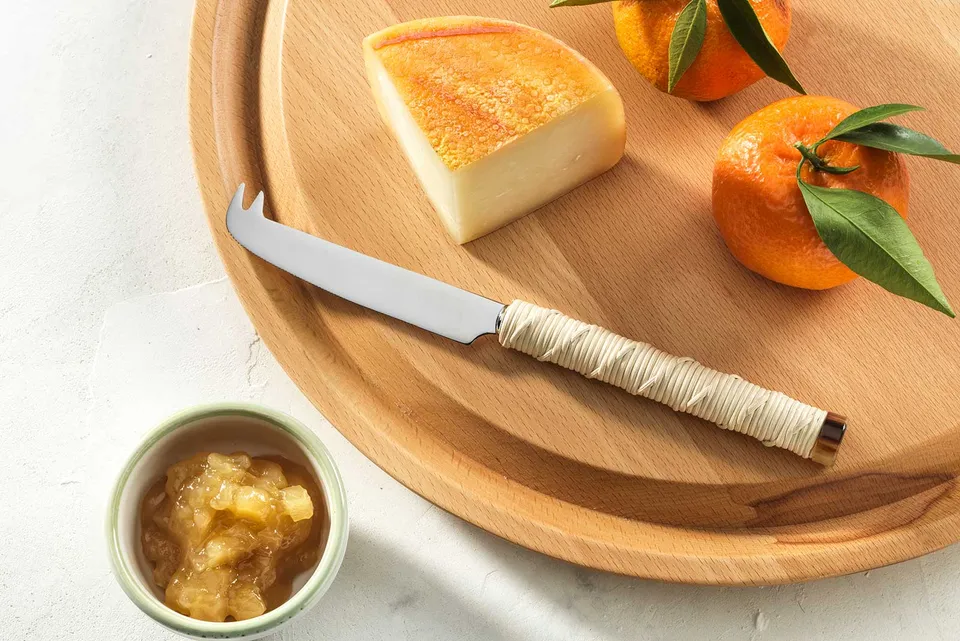 Mila Maurizi Mise en Place Fiordaliso coltello formaggio corno