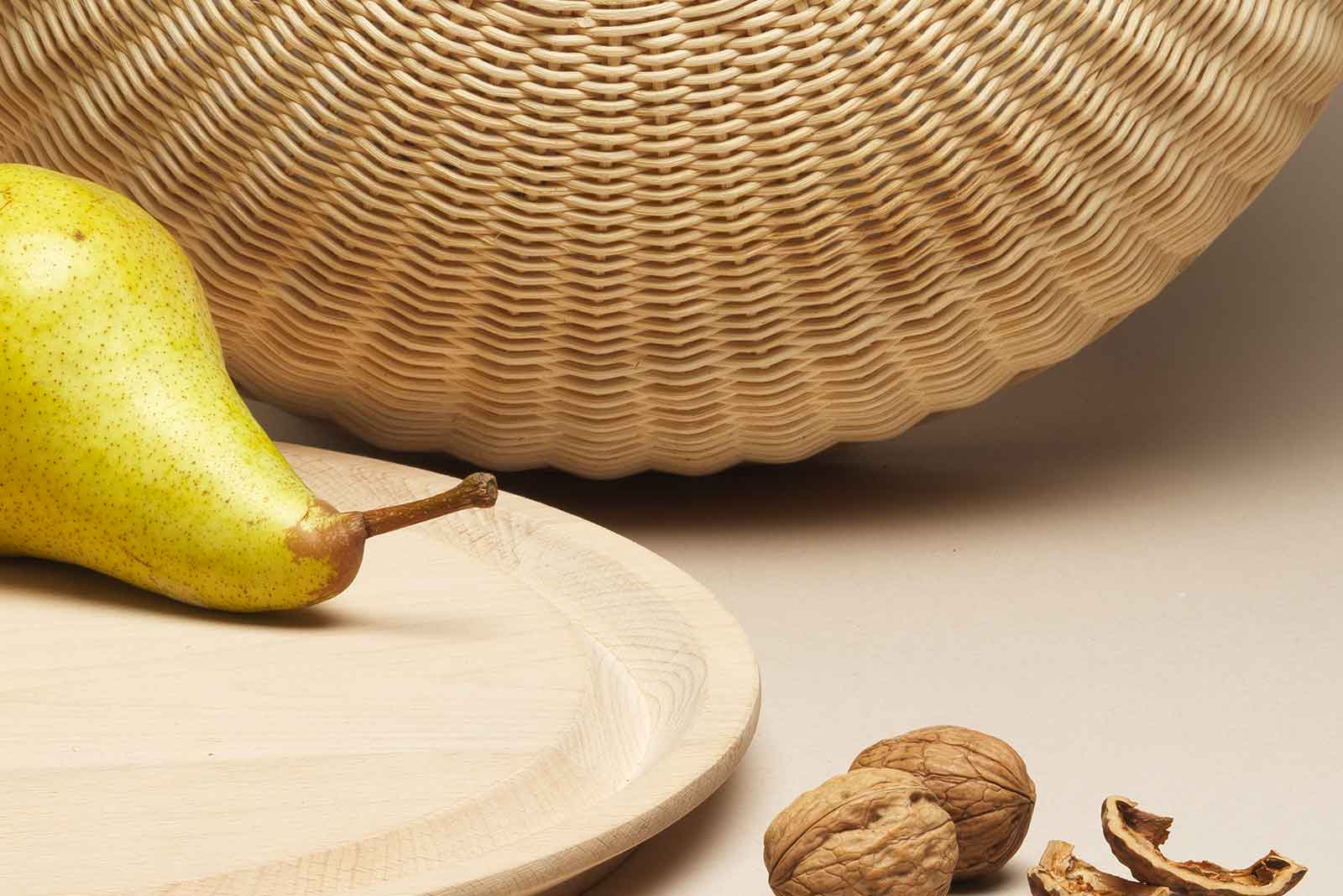 Mila Maurizi Mise en Place Calla piatto con campana midollino