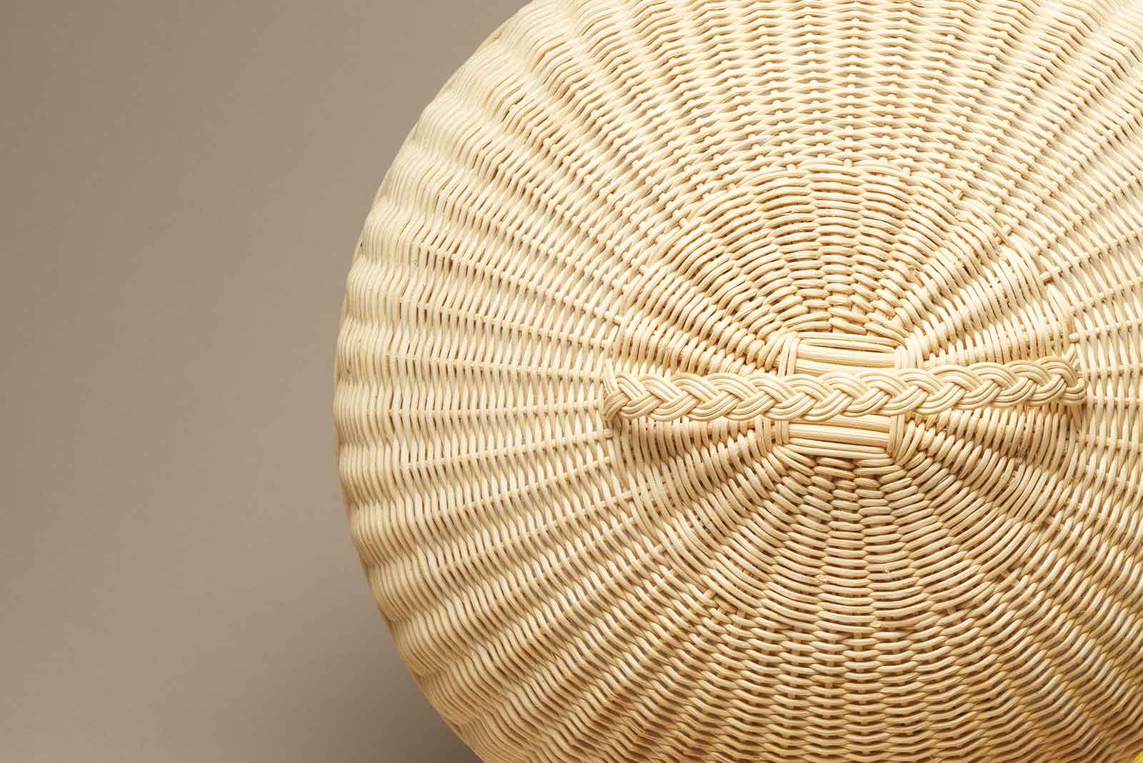 Mila Maurizi Mise en Place Calla piatto con campana midollino