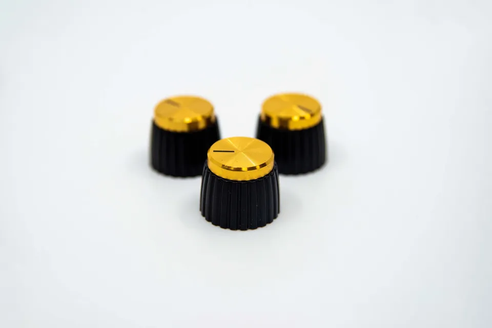 Petru Design Manopole Nero-Oro per Stand Now Playing Set 3 Pezzi
