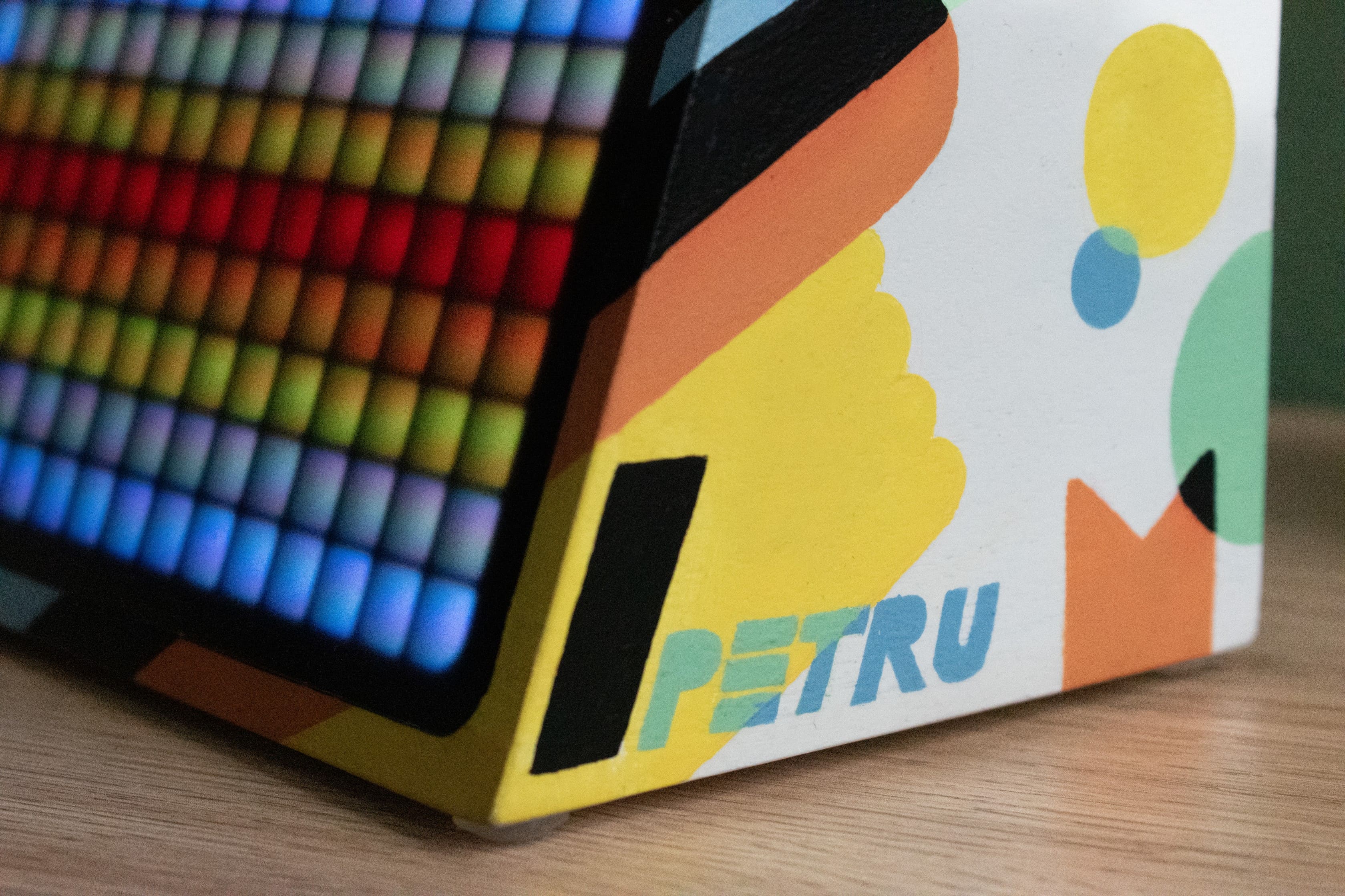 Petru Design Smart Vinyl Stand Legno Dipinto a Mano Pezzo Unico