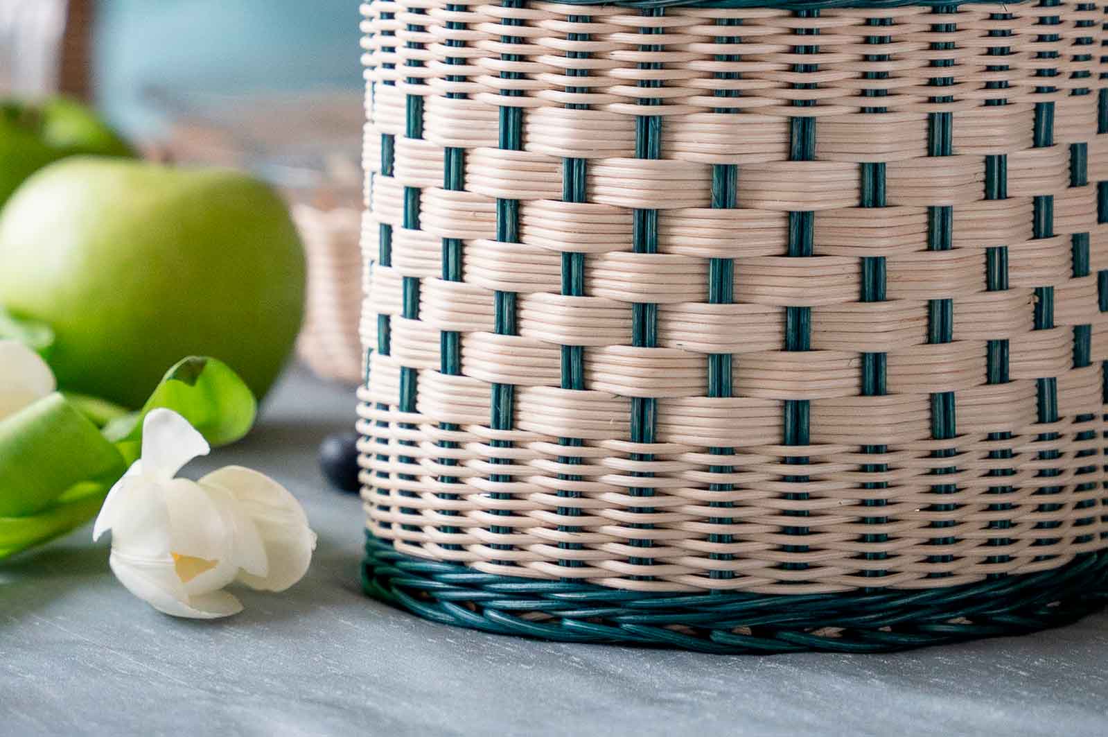 Mila Maurizi Mélodie Perla b-01 cestino blu midollino