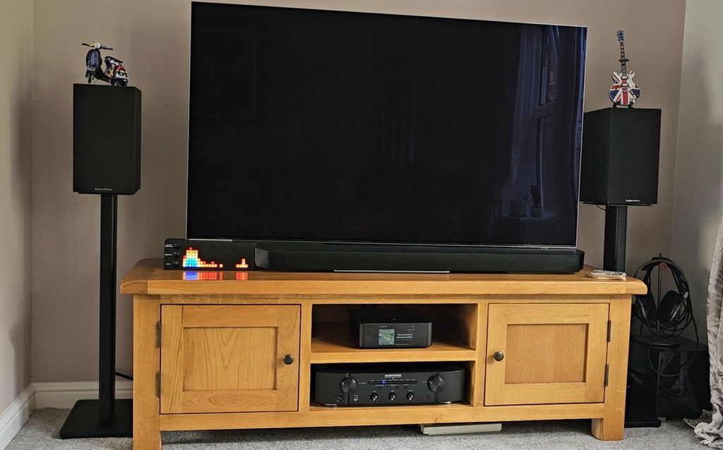 Petru Sync supporto vinili LED noce naturale con schermo
