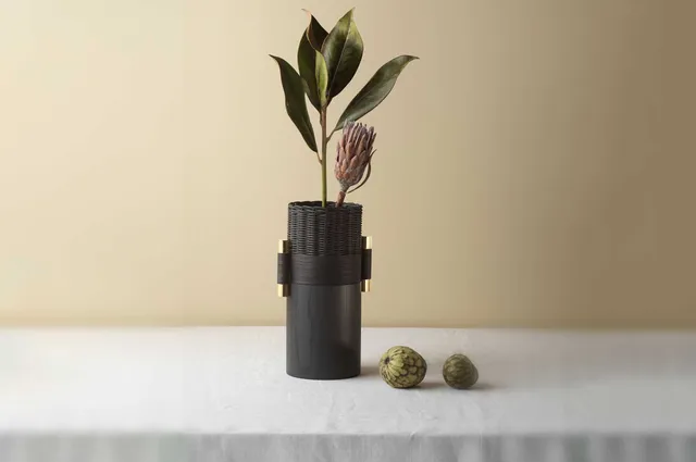 Mila Maurizi Tropezienne vaso antracite ottone legno