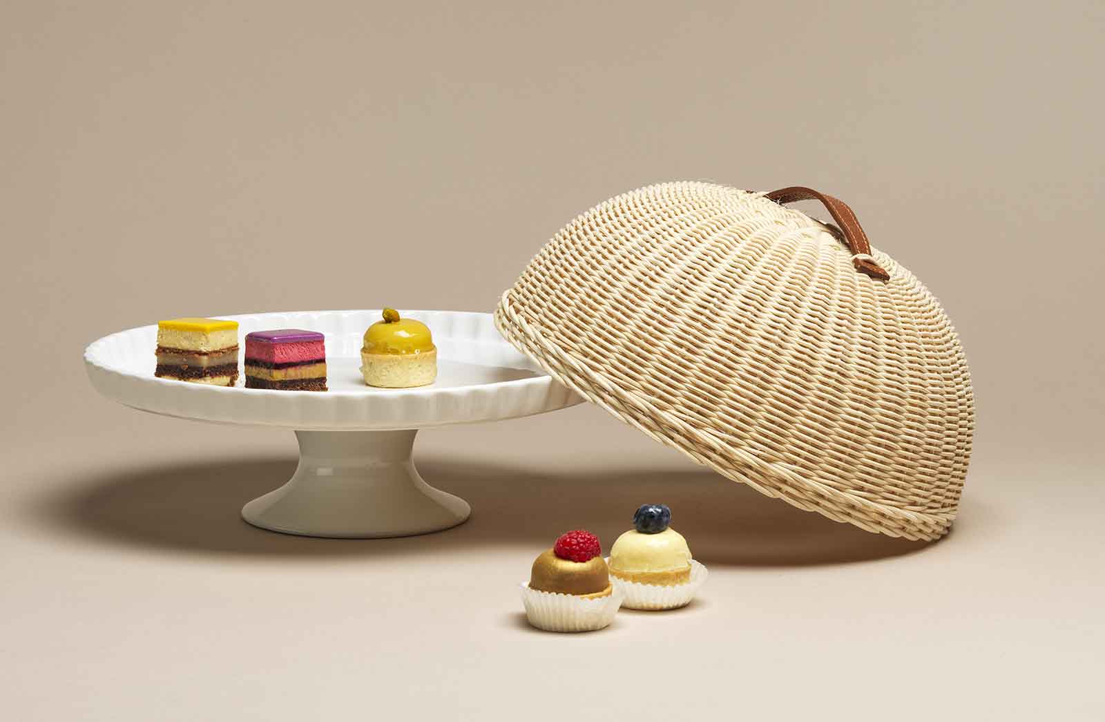 Mila Maurizi Mise en Place Girasole campana ceramica midollino