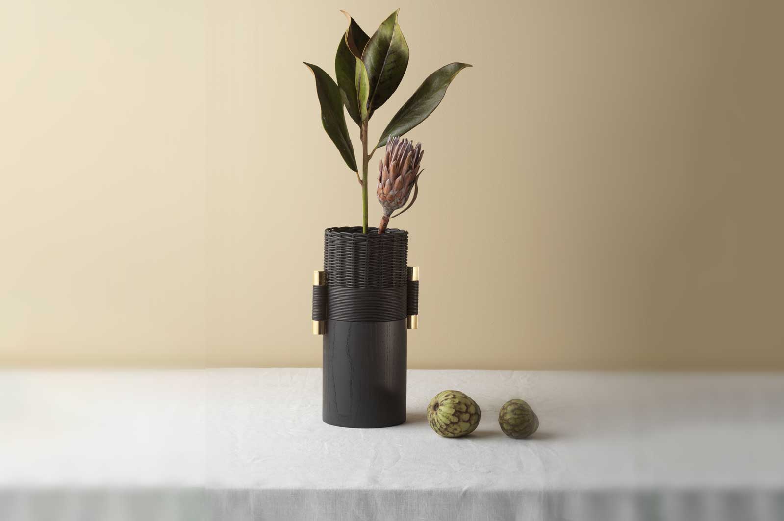 Mila Maurizi Tropezienne vaso antracite ottone legno