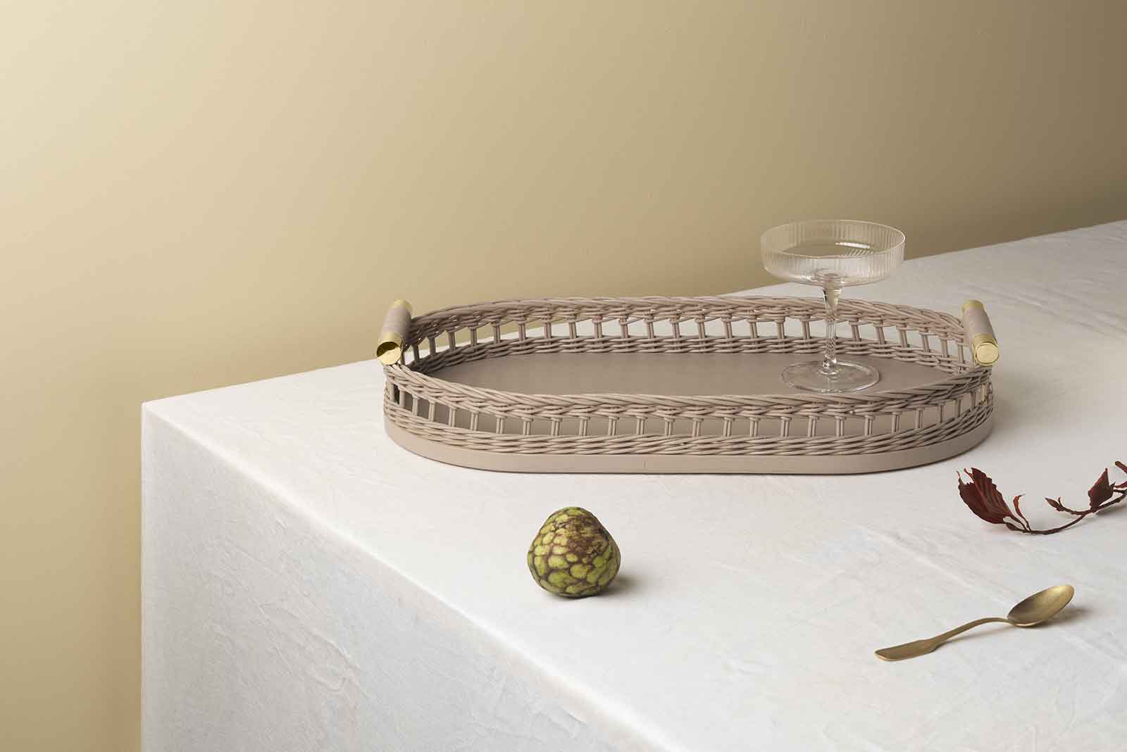 Mila Maurizi Savoir-faire Eclaire 03 vassoio legno e ottone