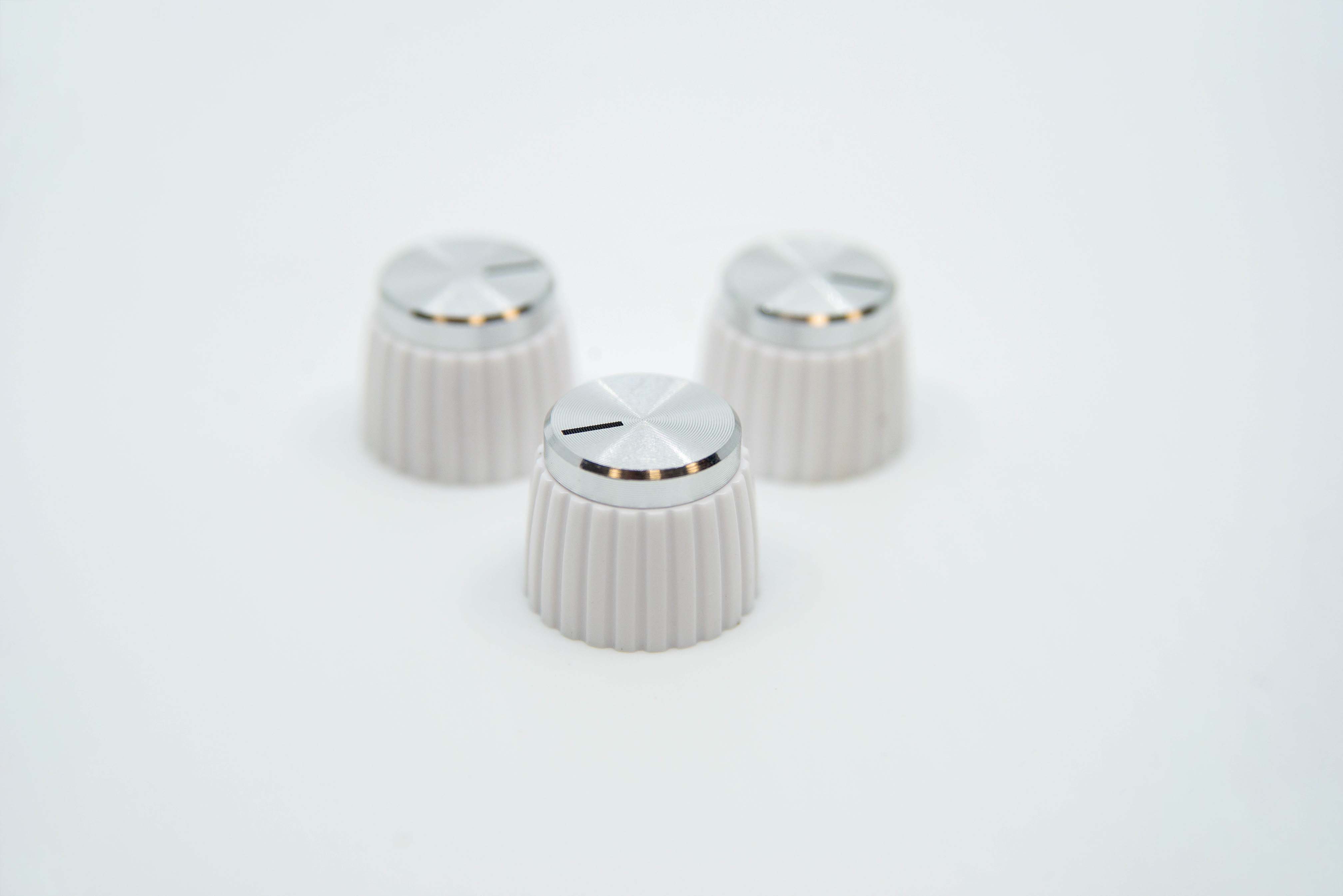 Petru Design Now Playing set 3 manopole bianco argento per stand vinili