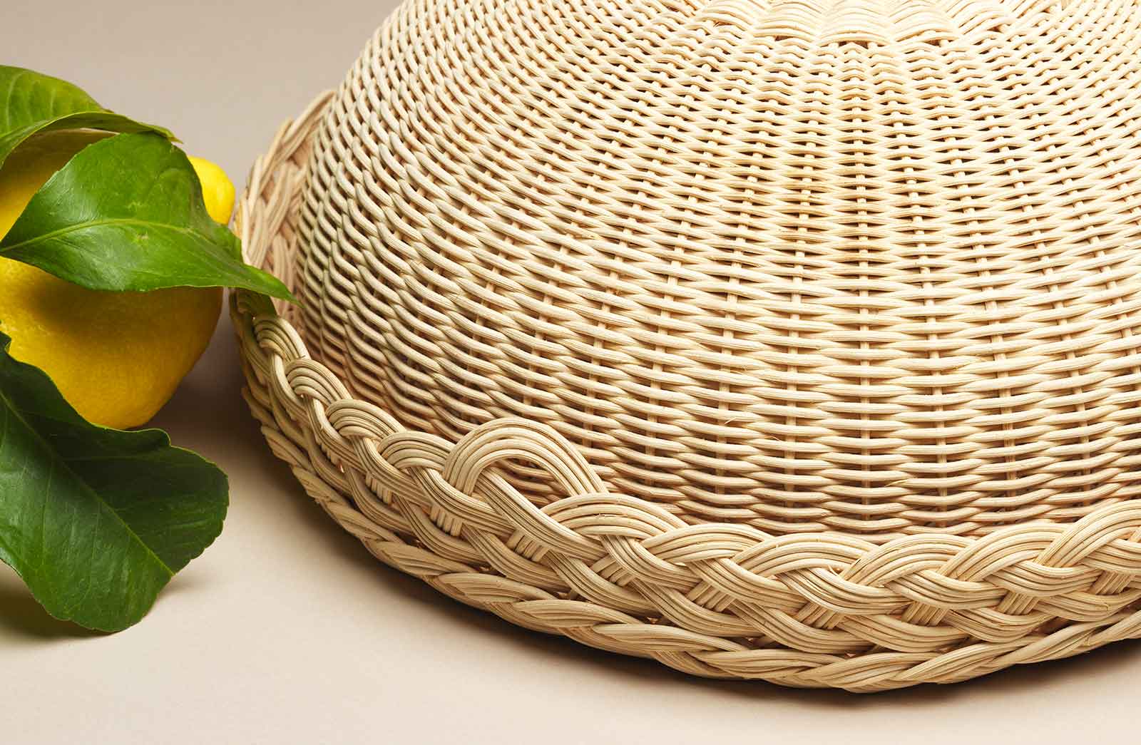 Mila Maurizi Mise en Place Viola vassoio frutta con cupola intrecciato