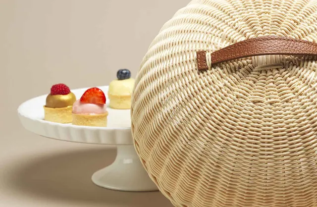 Mila Maurizi Mise en Place Girasole campana ceramica midollino