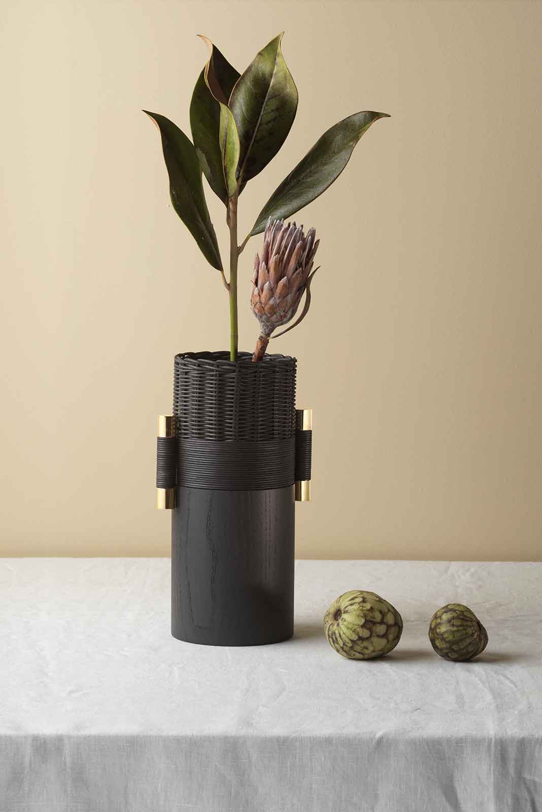 Mila Maurizi Tropezienne vaso antracite ottone legno